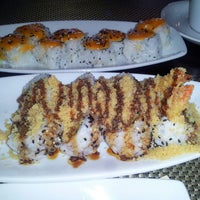 Das Foto wurde bei OM Modern Asian Kitchen &amp;amp; Sushi Bar von Evy L. am 2/26/2013 aufgenommen