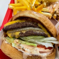 Photo taken at In-N-Out Burger by Paul H. on 7/25/2021