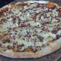 Снимок сделан в The Original Milano&amp;#39;s Pizza (Oakland) пользователем The Original Milano&amp;#39;s Pizza (Oakland) 11/13/2014