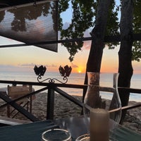 Foto tomada en Il  Tempio Restaurant &amp;amp; Beach Bar  por Brad W. el 10/16/2021