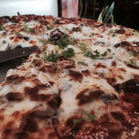 Foto diambil di The Pizza Place &amp;amp; Garden Cafe oleh Cynthia O. pada 2/5/2015