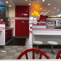 Photo taken at In-N-Out Burger by Rob B. on 9/30/2021