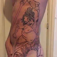 Das Foto wurde bei Acqua Santa Tattoo von Acqua S. am 2/12/2016 aufgenommen