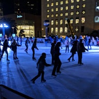 Foto tirada no(a) Union Square Ice Skating Rink por Max G. em 11/18/2017