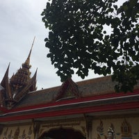 Photo taken at Dokmai Temple by Toey W. on 8/27/2016