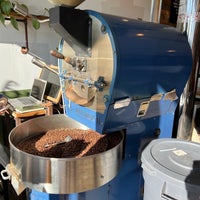 Foto tirada no(a) Gentle Brew Coffee Roasters por Jason L. em 11/20/2021