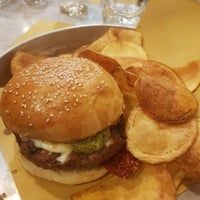 Photo taken at Ferrovecchio Burgers by Andrea C. on 1/26/2019