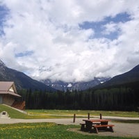 Foto diambil di British Columbia Visitor Centre @ Mt Robson oleh Michael R. pada 5/29/2014