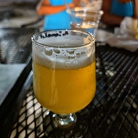 7/10/2022 tarihinde Dario D.ziyaretçi tarafından Growlers Beer Bistro'de çekilen fotoğraf