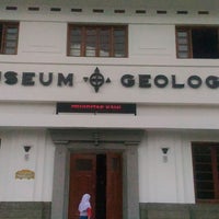 Das Foto wurde bei Museum Geologi von Ivan J. am 10/29/2017 aufgenommen