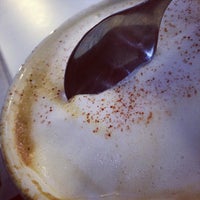 Das Foto wurde bei Hartley&amp;#39;s Coffee &amp;amp; Sandwich Bar von Philip C. am 11/21/2012 aufgenommen