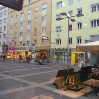 Photo taken at Fußgängerzone Favoriten by Abdullah A. on 9/16/2016