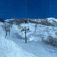 Photo taken at 苗場スキー場 第2ゴンドラ by ふらんか on 1/16/2022