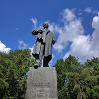 Photo taken at Памятник Ленину by Bartoloměj 🦉 on 8/4/2017