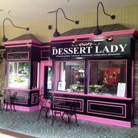 Foto tomada en The Dessert Lady Bakery  por Julius Droolius el 5/25/2013