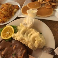 Das Foto wurde bei Colony Diner &amp;amp; Restaurant von Daniel P. am 10/1/2017 aufgenommen