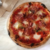 Foto tomada en 800 Degrees Neapolitan Pizzeria  por Lina A. el 5/2/2015