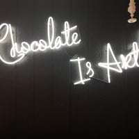 6/26/2016 tarihinde Alice L.ziyaretçi tarafından Compartes Chocolatier Melrose Place'de çekilen fotoğraf