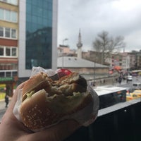 Foto diambil di Saloon Burger oleh 🧜🏽‍♂️ pada 4/5/2021