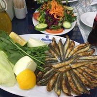 Foto scattata a Laz Oğlu Balık Restaurant da Ahmet T. il 1/6/2018