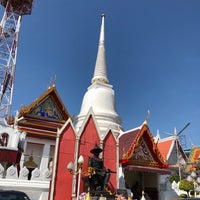 Photo taken at Wat Weru Rachin by OoKanda S. on 1/2/2018