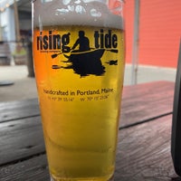 Foto scattata a Rising Tide Brewing Company da Diana C. il 8/23/2022