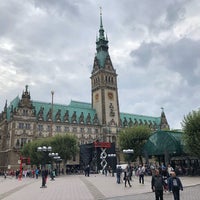 Photo taken at Hamburger Rathaus by Kata V. on 9/6/2019
