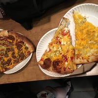 Das Foto wurde bei Ian&amp;#39;s Pizza von Ryan N. am 8/4/2019 aufgenommen