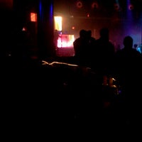 รูปภาพถ่ายที่ Lava Nightclub at Turning Stone Resort Casino โดย Matt C. เมื่อ 2/3/2013