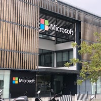 Photo taken at Microsoft Lisbon Experience by Domo N. on 4/20/2018
