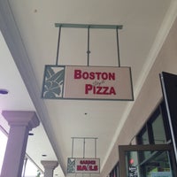 Foto scattata a Boston Style Pizza da Brant I. il 10/25/2012