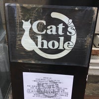 Photo taken at 新宿Cat&amp;#39;s hole by シュ ン. on 9/3/2017