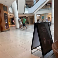 Foto diambil di La Lucia Mall oleh Nicole M. pada 9/26/2021