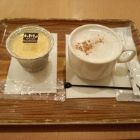 Photo taken at Deli &amp;amp; Cafe EACHIESZ by Hijiri K. on 11/4/2012