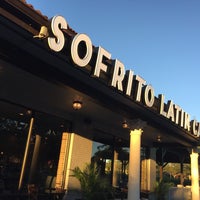 10/22/2016 tarihinde Deb C.ziyaretçi tarafından Sofrito Latin Cafe'de çekilen fotoğraf