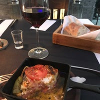 Das Foto wurde bei Restaurant Cavos von Lourival R. am 7/31/2019 aufgenommen