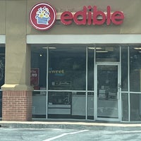 Photo taken at Edible Arrangements by Bruce W. on 7/2/2022