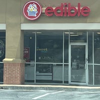 Photo taken at Edible Arrangements by Bruce W. on 7/2/2022