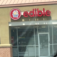 Photo taken at Edible Arrangements by Bruce W. on 6/18/2022