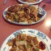 Photo taken at Lin&amp;#39;s Mandarin Chinese Restaurant by rinske s. on 10/24/2012