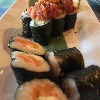 Das Foto wurde bei Sushi Room - A Sake Lounge von Julio P. am 9/5/2017 aufgenommen