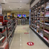 Photo taken at Duty Free Dufry by Raquel L. on 9/9/2021
