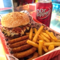 11/20/2014 tarihinde Pit´s Burgerziyaretçi tarafından Pit´s Burger'de çekilen fotoğraf