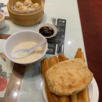 Photo taken at Five Happiness Restaurant by Robert T. on 2/2/2019