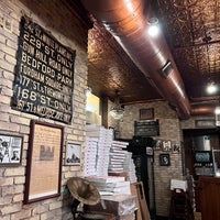 Foto diambil di Wiseguy NY Pizza oleh Robert T. pada 12/8/2022