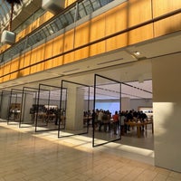 Photo taken at Apple Galleria Dallas by Robert T. on 6/6/2021