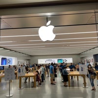 Photo taken at Apple Oakridge by Robert T. on 10/3/2021