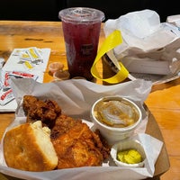 Photo taken at Honey&amp;#39;s Kettle Fried Chicken by Robert T. on 11/14/2021