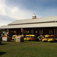 10/13/2012 tarihinde Maureen L.ziyaretçi tarafından Wickham Farms'de çekilen fotoğraf