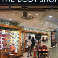 Photo taken at THE BODY SHOP by Tel A. on 6/12/2018